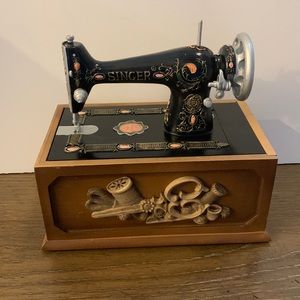 Vintage Replica Singer Sewing Machine Sewing Kit
